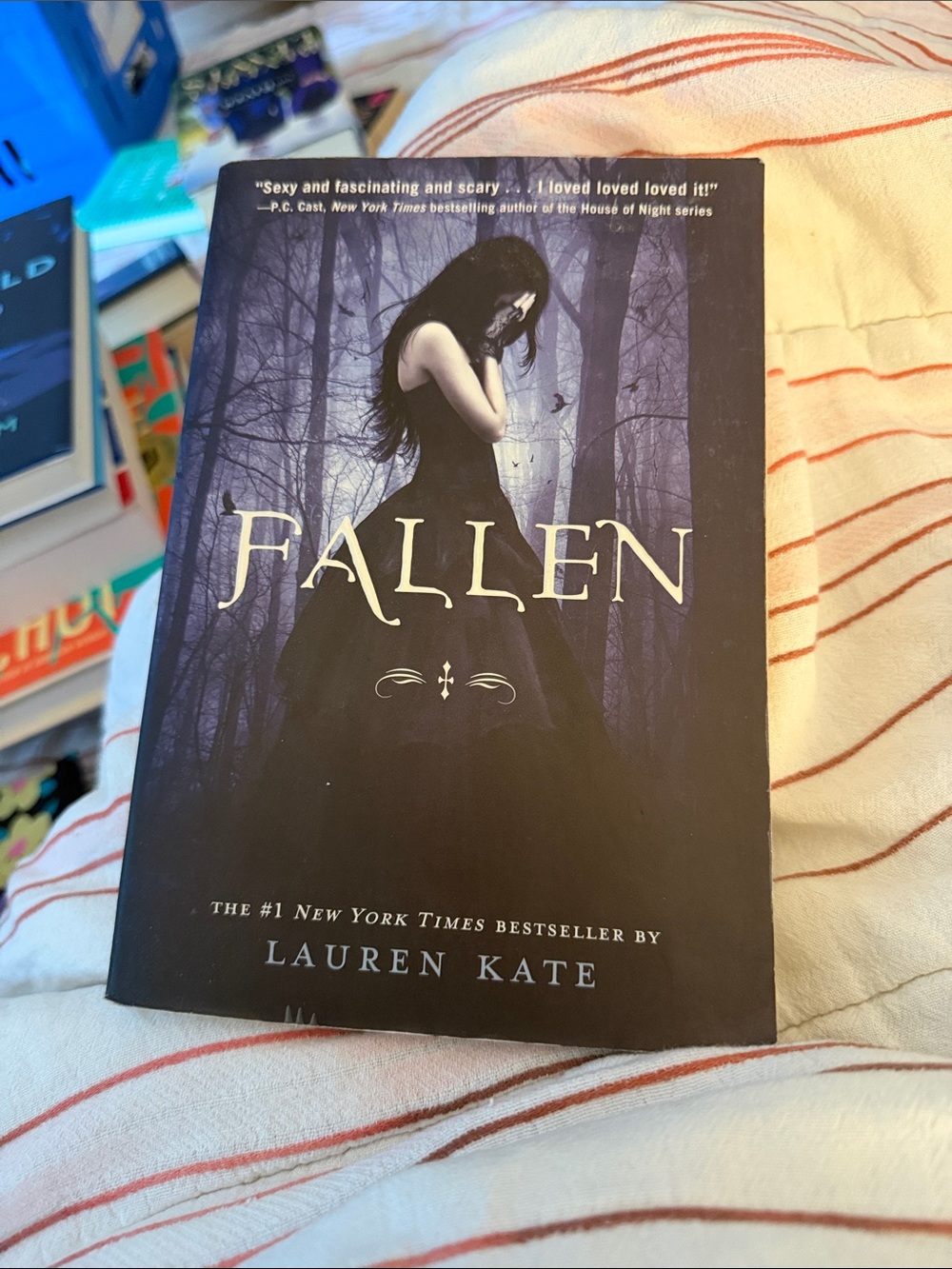 Fallen by Lauren Kate - Gothic YA Novel in Black & Purple Cover